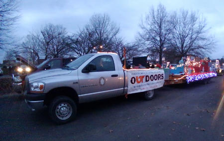 UT Arboretum Oak Ridge 2017 Christmas Parade Float />			
<br clear=